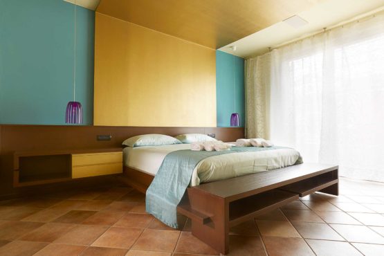 Il confortevole letto matrimoniale della casa vacanze Residenza Montebello a Verona