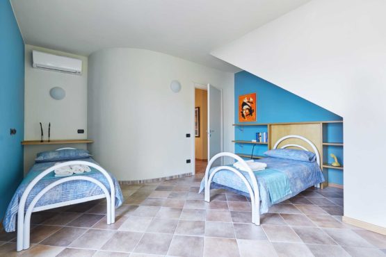 Stanza con due letti singoli della casa vacanze Residenza Montebello di Verona