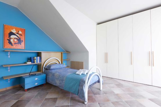 Spaziosa camera con due letti singoli della casa vacanze Residenza-Montebello a Verona